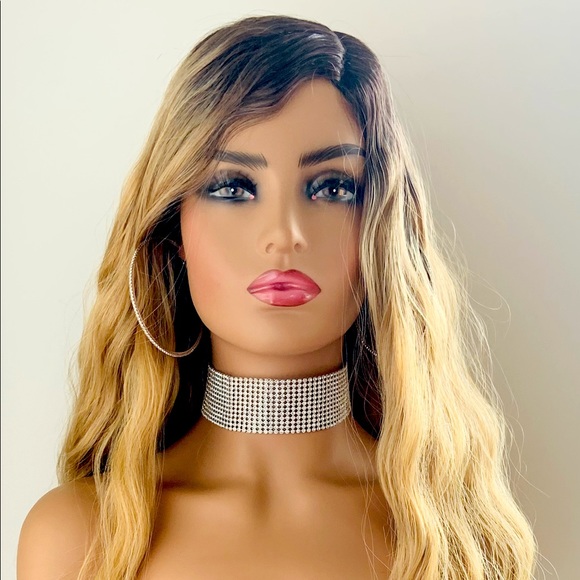 Very Pretty 34” Effortless Style Golden Blonde Synthetic Wig - Picture 8 of 11